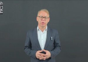 در خیابان صداهایی هست که از جنس باران‌اند؛ باید شنیدشان!