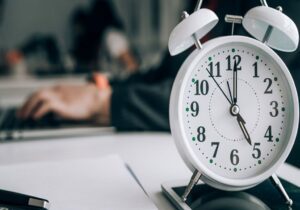 یک ملت اسیر لجبازی مجلس در تغییر ساعت!