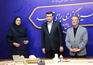 مشاور وزیر صمت از مدیر روابط عمومی ایمیدرو تقدیر به عمل آورد