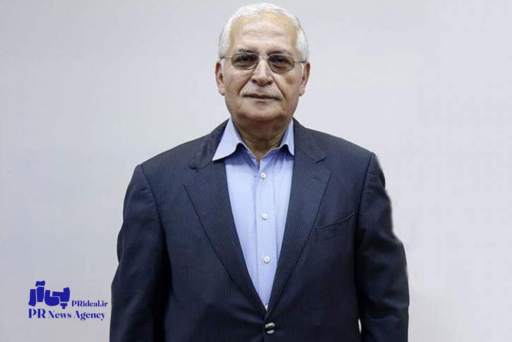 معتمدنژاد نظریه‌های ارتباطی را با دیدگاه حقوقی و توسعه‌ای نقد می‌کرد