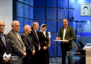 دیپلم افتخار ۲۰۲۵ جشنواره ملی روابط عمومی ایران به آب و نیرو رسید