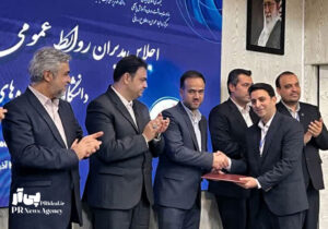 ۲ لوح تقدیر به روابط عمومی دانشگاه علوم پزشکی شیراز اهدا شد