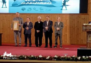 اعطای نشان ویژه سمپوزیوم روابط‌ عمومی به شرکت پخش
