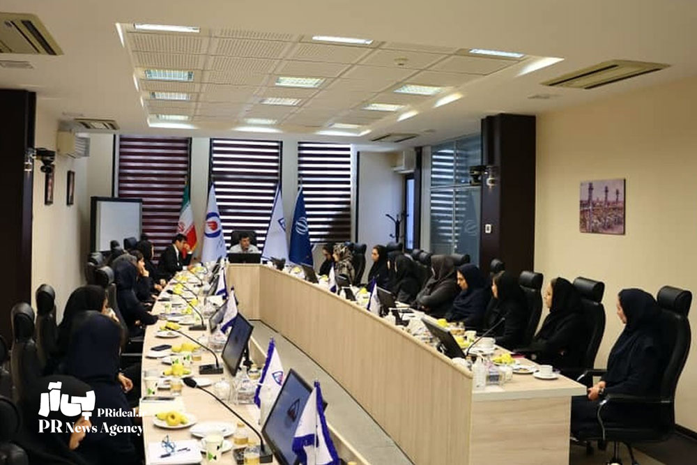 نشست هم اندیشی مدیرعامل اهداف با بانوان شاغل در مجموعه